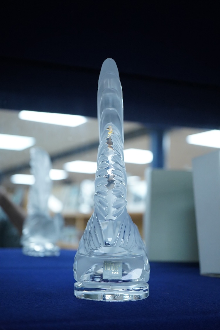 A Lalique cleat and frosted ‘Coq Nain’ (bantam rooster) mascot (boxed), 21cm high x 14cm wide